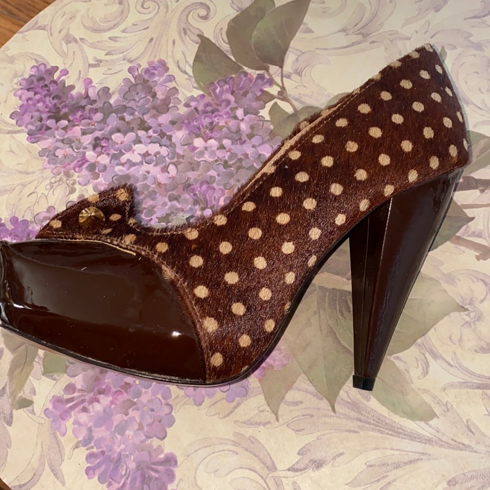 Never worn Brown pump/heels
